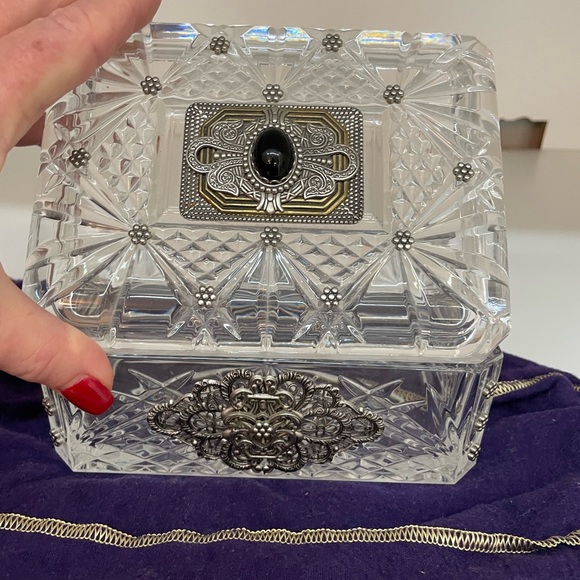 Glass and silver decorative box with lid - Picture 3 of 11